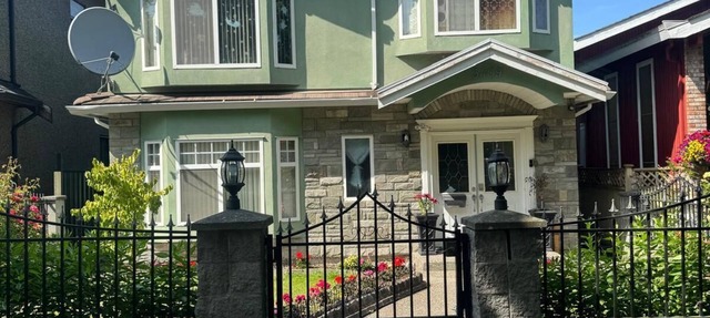 Friendly Home, where your family will be close to everything during your stay.