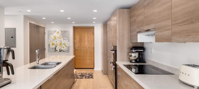 Fully furnished Spacious luxury suite with water & mountain views - Coal Harbour