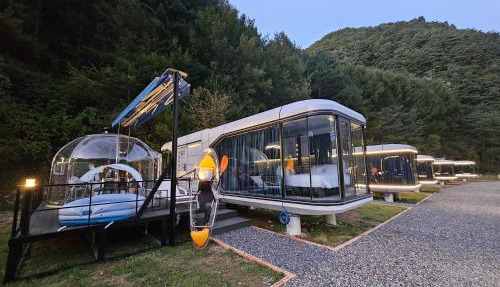 Galaxy X Hotel Type Caravan Glamping & Pension