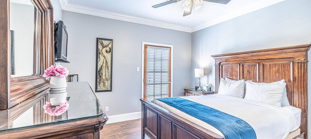 Garden District 2BR Townhouse w/Gated Parking