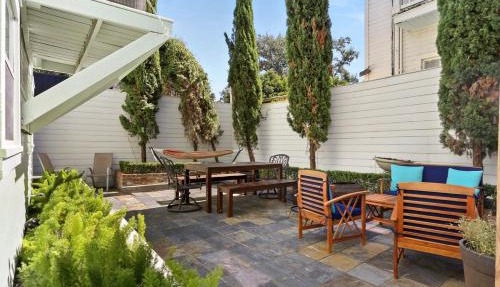 Garden District 3BD 2BA Parking Stylish & Unique