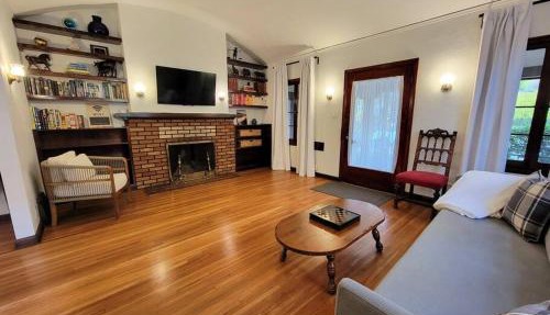 Glamorous Getaway: Exclusive 1BR LA Hotspots