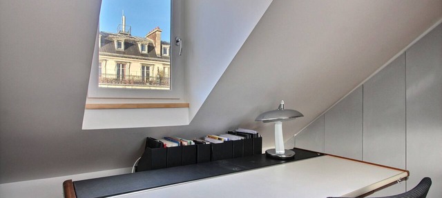 Gorgeous 2 BD 2 BTH, with AC and nice view of St. Germain, insurance included