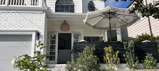 Gorgeous and Spacious 4BR Retreat; Walk to Beach and Restaurants