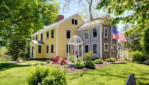 Gorgeous Cape Cod Mansion With Spa Near Beach