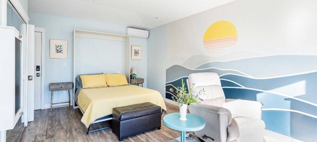 Gorgeous guesthouse in quiet neighborhood with private entrance, yard + parking!