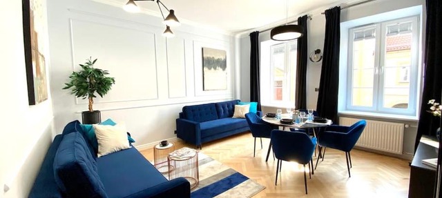 Gorgeous Historic Tenement Apt. - New Town Square!