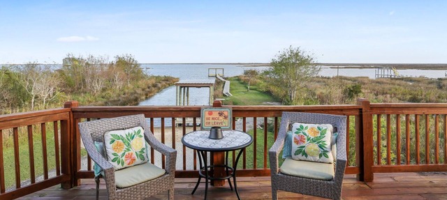Gorgeous Lakefront Home: Private Pier, Boathouse, Kayaks - Fish From the Dock!