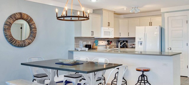 Gorgeous Ocean Views, Heated Pool Access