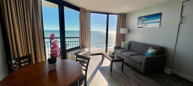 Gorgeous Oceanfront Suite! 1Br Condo, Dog friendly! 706