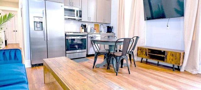 Governors Apartment - 2 bedroom - Steps to FQ