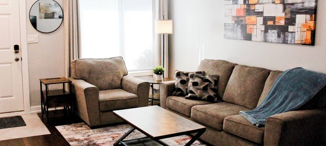 Grade A Working Class Safe Neighborhood 3BR up to 6 guests. Updated & Best Price