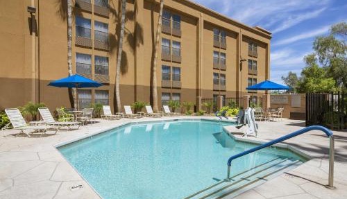 GreenTree Inn & Suites Phoenix Sky Harbor