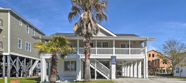 Ground Floor Unit: 10 Miles to Myrtle Beach