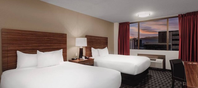 Group Vacation! 2 Modern Units, Casino, Pool, FREE Parking