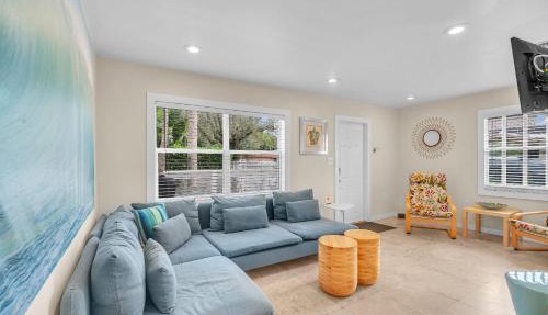 Grove Bay Bungalow - 2/2 Gated Cottage-Walk to Bay