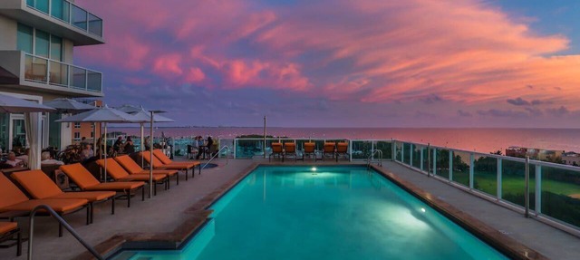 Grove Corner Retreat with Ocean Views