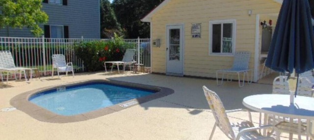 H5 close to the front pool and clubhouse downstairs by lake