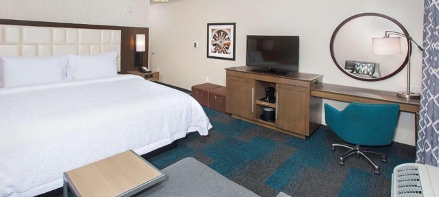 Hampton Inn & Suites LAX El Segundo