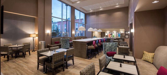 Hampton Inn & Suites Seattle/Redmond
