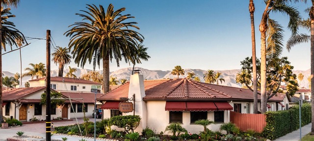 Harbor House Inn