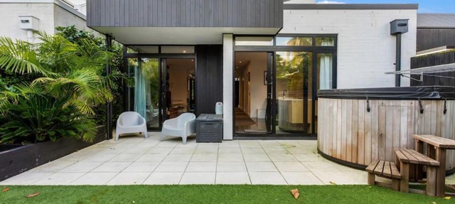 Havenview Residence with courtyard