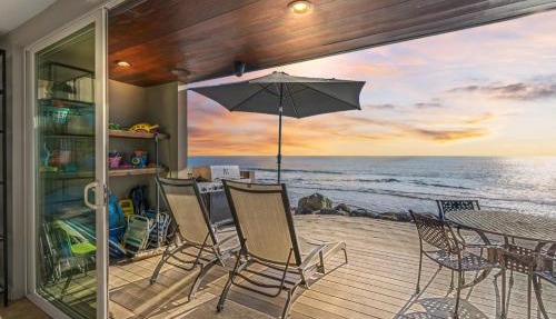 Hawaiian Style Beachfront on Beach Road