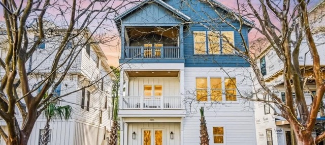 Heart of Rosemary & Alys | 2 Masters | Sleeps 16