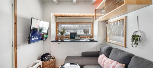 HGTV Featured Tiny Home w Hot Tub Near East 6th St