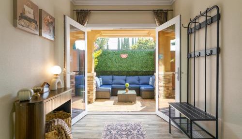 Hidden Garden Oasis Private Yard Stylish Retreat