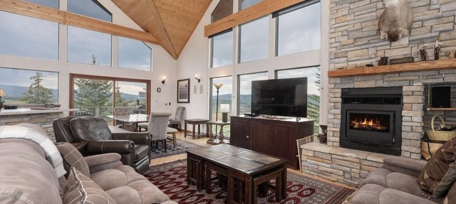 Hidden River Ranch private hot tub