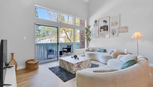 High Ceilings 3BR with Loft-2 Baths Pool & Jacuzzi
