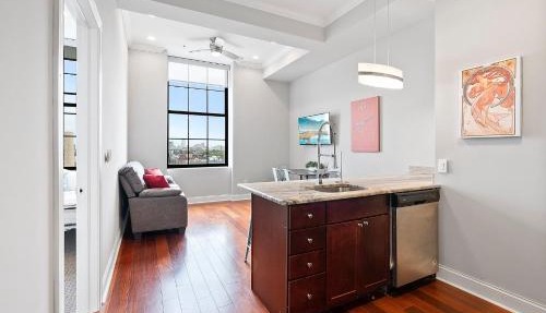 High-End 1BR with Rooftop Amenities