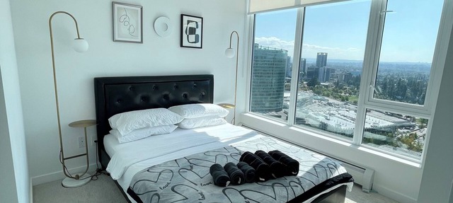 High Level New 2 BR near Skytrain with Great View