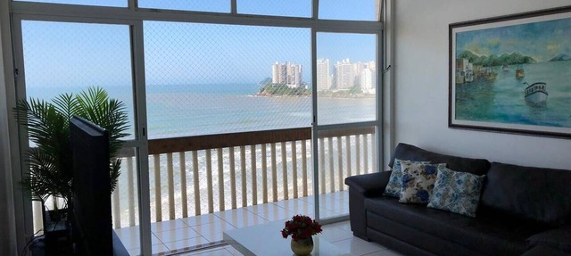 High standard apartment, balcony facing the sea, Pitangueiras Beach.