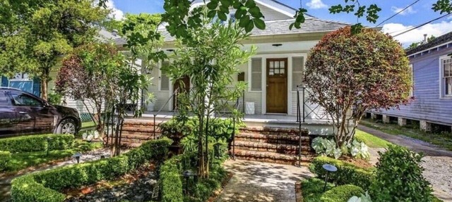 "Hillary Street Southern Gardens" Tulane/University Area's Hidden Gem