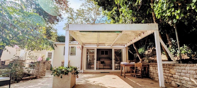Hillside Bungalow near UCLA, Bel Air with Patio, Garden & Parking