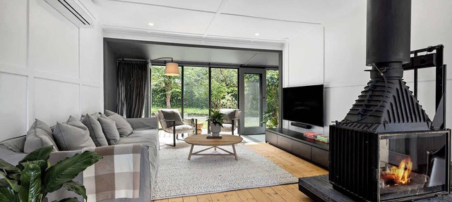 Hillside Cottage - Cosy Fire, Pool, Wineries