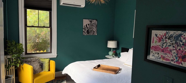 Historic Boston apartment with private garden/patio