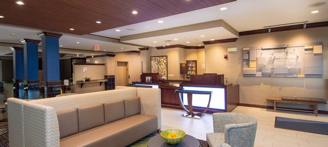 Holiday Inn Express and Suites Springfield Medical District by IHG