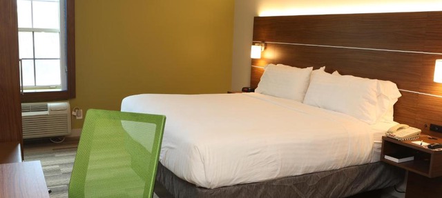 Holiday Inn Express Phoenix-Airport/University Drive by IHG