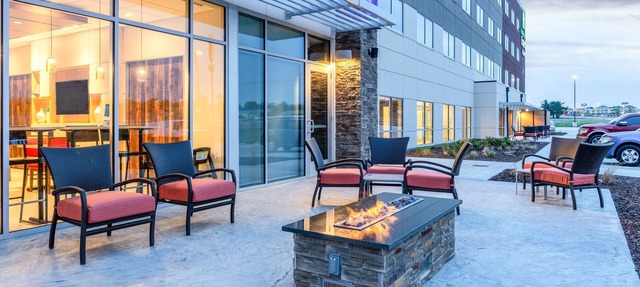 Holiday Inn Express & Suites Springfield North by IHG