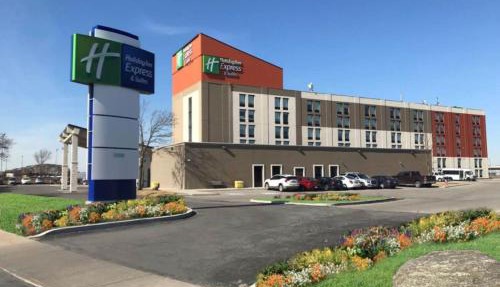 Holiday Inn Express & Suites Toronto Airport West by IHG