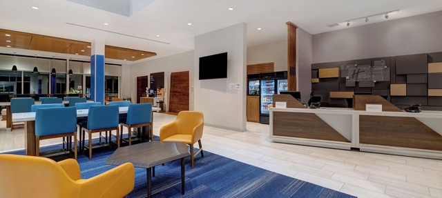 Holiday Inn Express & Suites Glendale Downtown by IHG