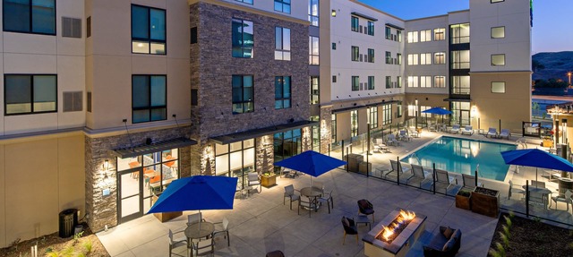 Holiday Inn Express & Suites Valencia - Santa Clarita by IHG