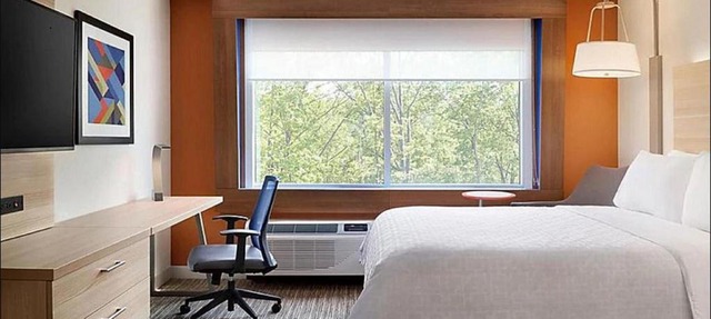 Holiday Inn Express & Suites - Carlisle Southwest I-81 by IHG