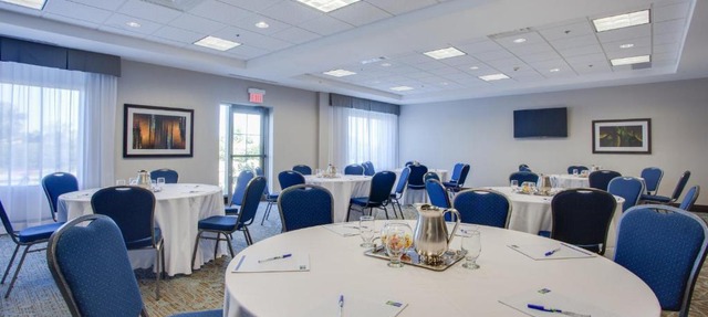 Holiday Inn Express & Suites Ottawa East-Orleans by IHG