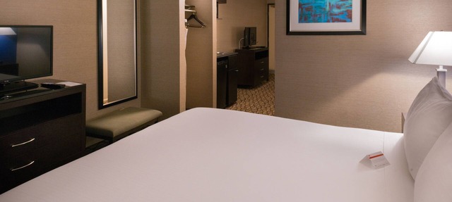 Holiday Inn Express & Suites Pasadena - Los Angeles by IHG