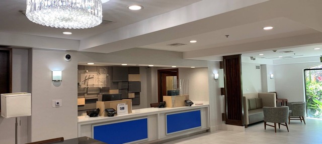Holiday Inn Express & Suites Woodland Hills by IHG