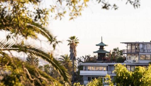Hollywood Hideaway